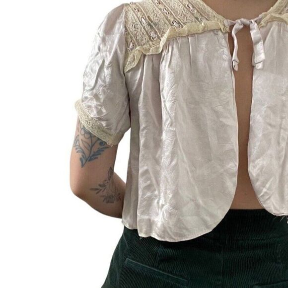 Vintage 60s Womens Pale Pink Silk Lace Open Back Crop Top Valentines Day Blouse - Picture 4 of 6